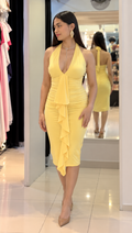 Vestido Midi Amarillo Serena – Escote Halter y Drapeado.