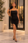 Vestido Negro Asimétrico con Fruncido Ajustable