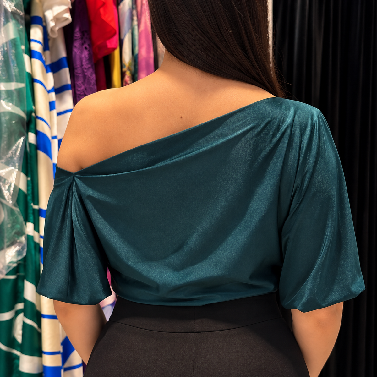 Blusa Asimétrica Satinada Émeraude – Verde Petróleo
